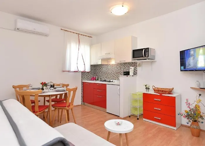 Spacious Apartment With Garden