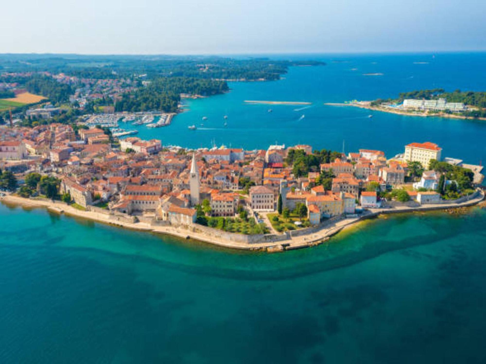 Spacious With Garden Poreč