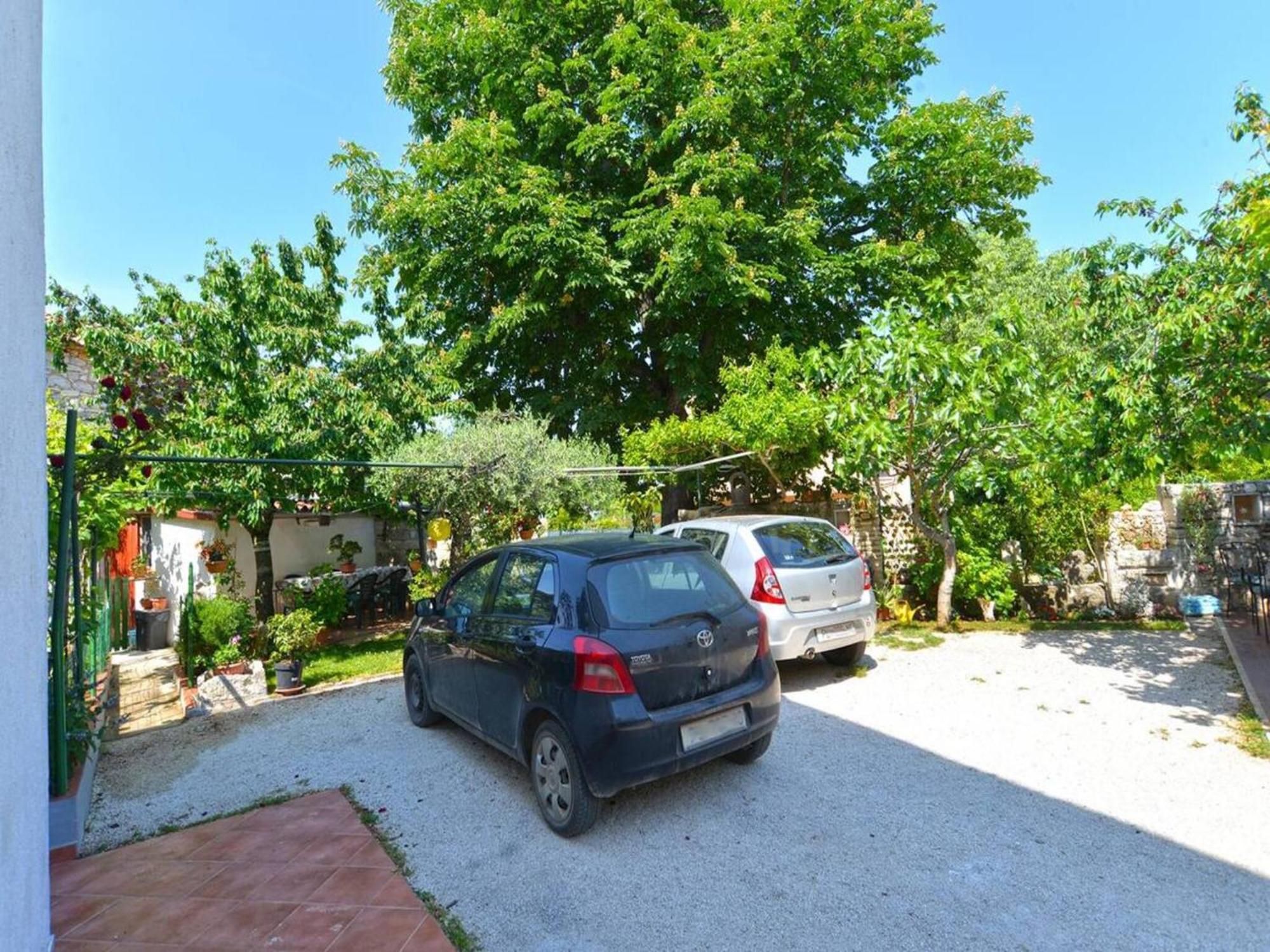 Apartment Spacious With Garden Poreč