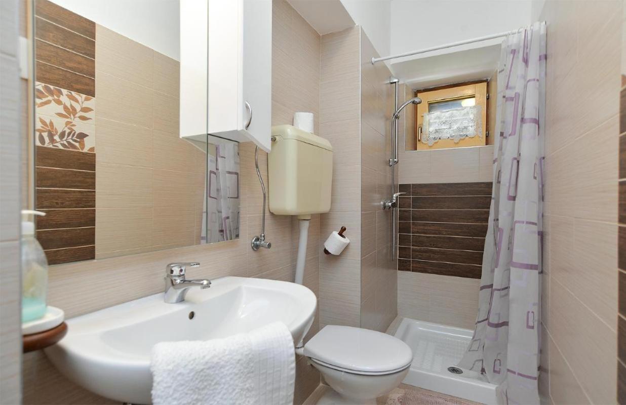 Spacious With Garden Apartment *