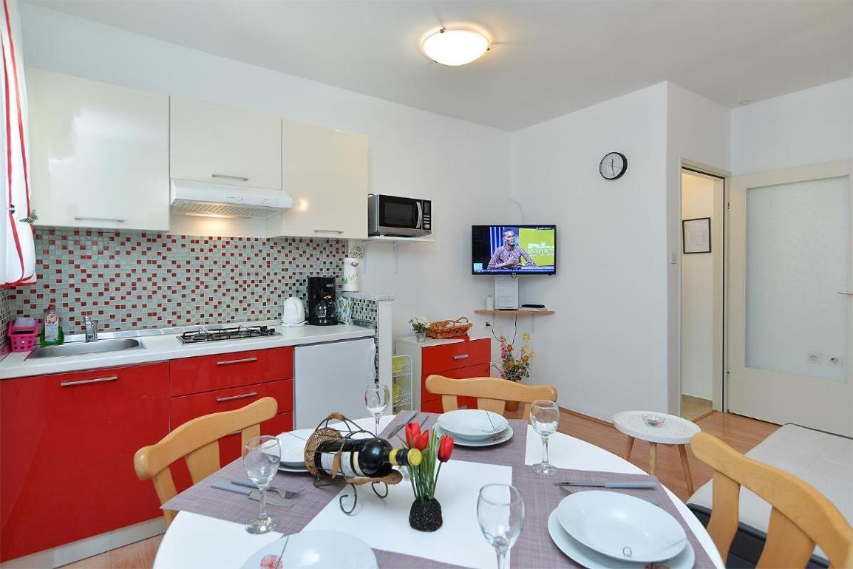 Spacious With Garden Apartment Poreč
