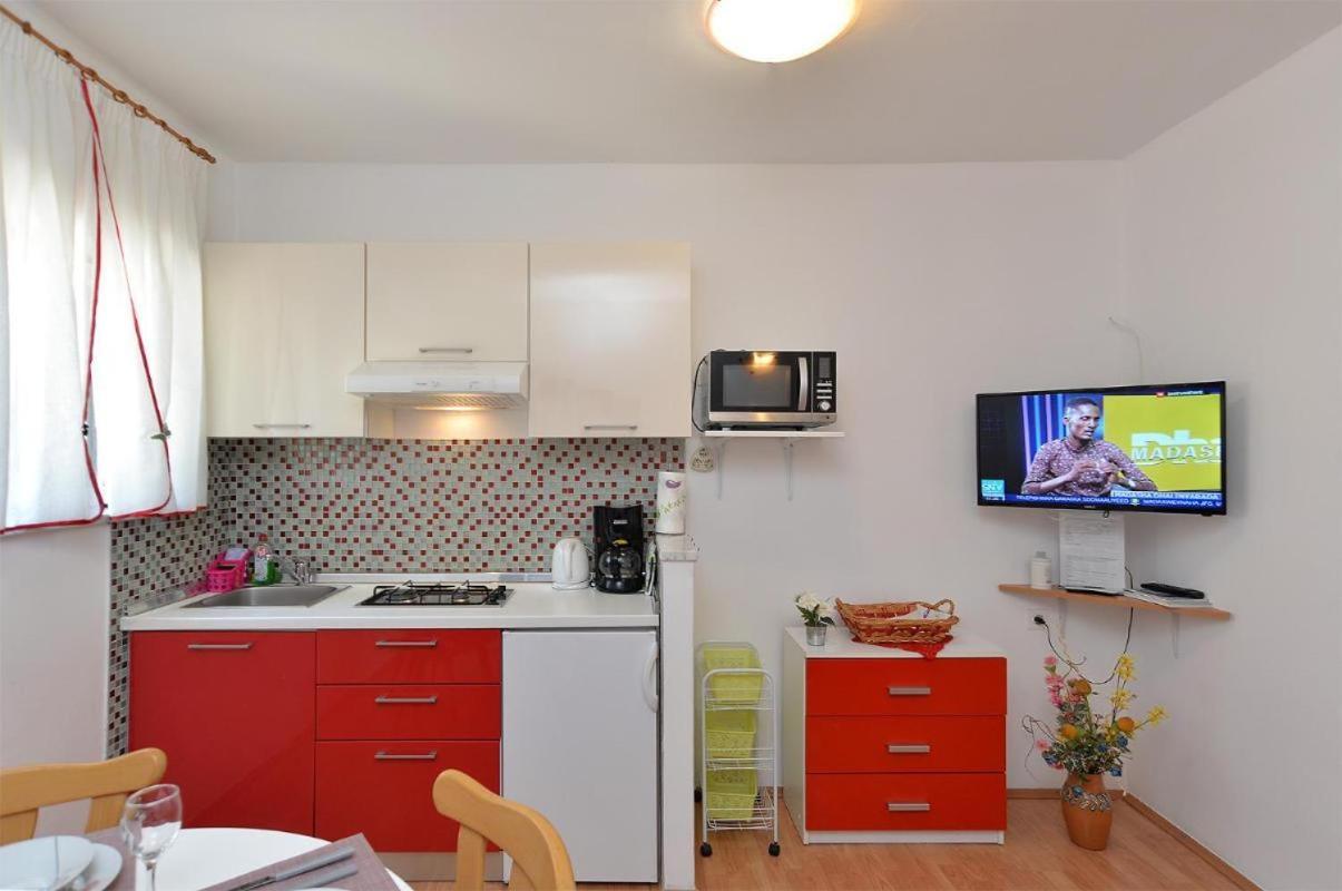 Spacious With Garden Apartment