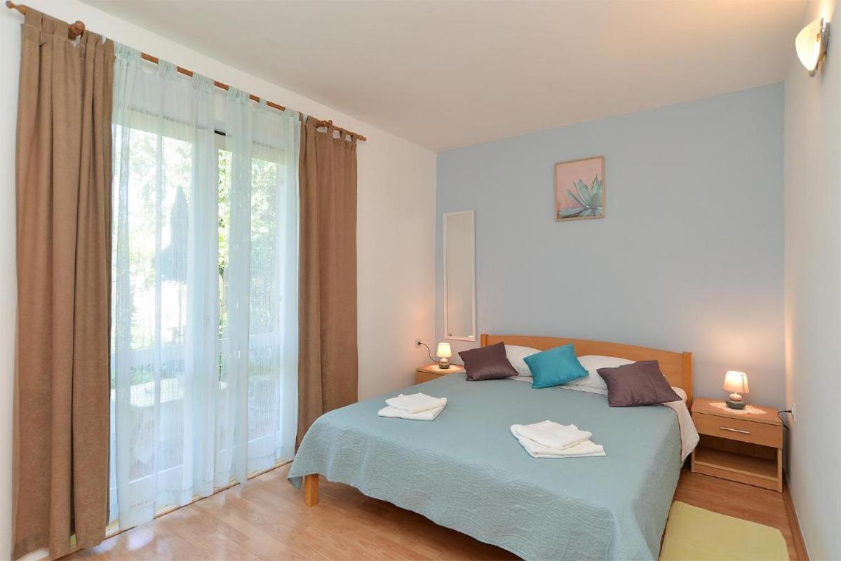 Apartment Spacious With Garden Poreč